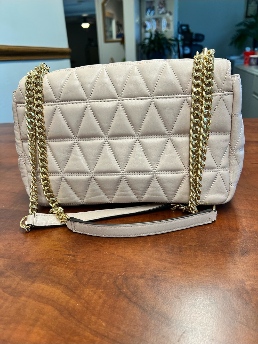 Michael Kors Quilted Sloan  Crossbody Bag in Pale Pink with Gold Hardware - Picture 3 of 13